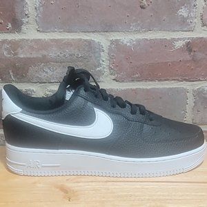 New Mens Nike Air Force 1 Low '07  Black White Pebbled Leather Size 11
